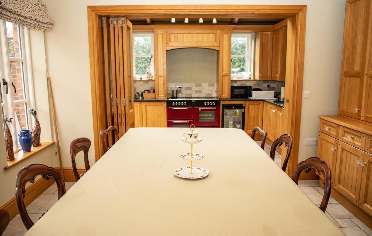 Mere Brook House Wirral Bagian luar foto