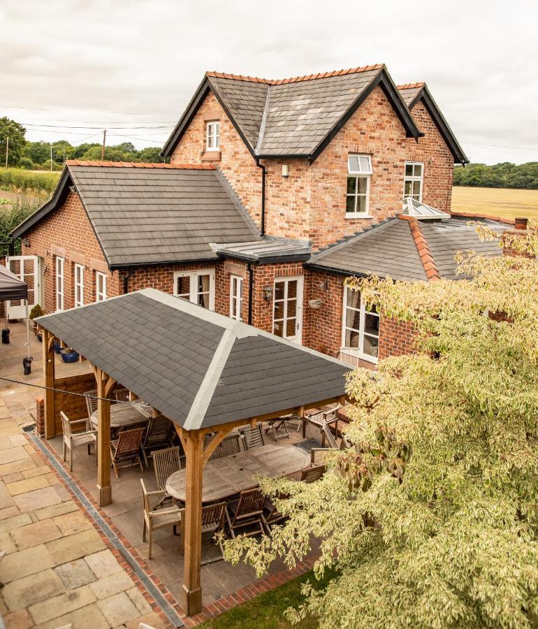 Mere Brook House Wirral Bagian luar foto